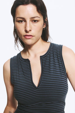 Top sin mangas con cuello en V - H&m фото 3