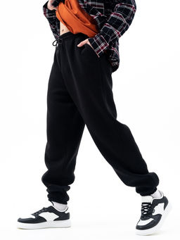 с начесом  Брюки джоггеры ,черные