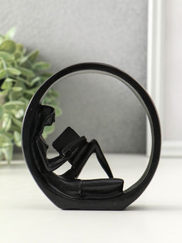 Сувенир полистоун "Девушка читает книгу" чёрный 4х11,3х11,7 см