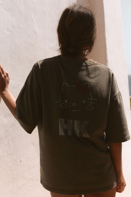 CAMISETA EFECTO LAVADO BRILLOS HELLO KITTY  SANRIO / Marr?n oscuro