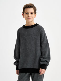 Черный джемпер для мальчика