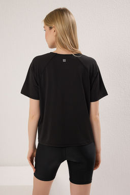 TRENDYOLMILLA Beyaz Dalg?c/Scuba Kumas Reflektor Bask?l? Spor Orme T-Shirt THMSS25TS00007 фото 5