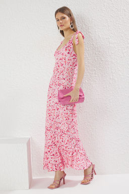 TRENDYOLMILLA Cok Renkli Duz Baglama Detayl? Maxi Soyut Bask?l? Baglama Detayl? Esnek Orme Elbise TWOSS25EL00679