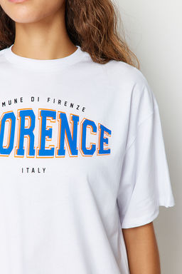 TRENDYOLMILLA Beyaz %100 Pamuk Bisiklet Yaka Bask?l? Oversize/Genis Kal?p Orme T-Shirt TWOSS22TS0994  фото 17