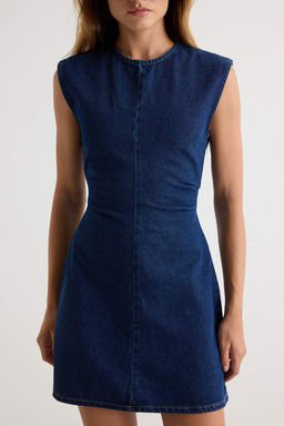 Koyu Mavi Az Esnek Bel Detayl_ Mini Denim Elbise TWOAW27EL00029 - Trendyolmilla фото 3