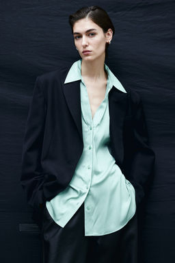 Blusa con escote de pico