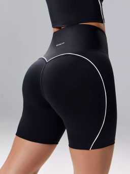 Моделирующие спортивные шорты