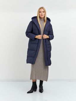 Пуховик женский стеганый с капюшоном в синем цвете