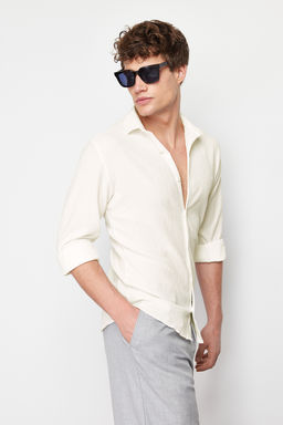TRENDYOL MAN Ekru Slim Fit Dokulu Orme Uzun Kollu Gomlek TMNSS23GO00054