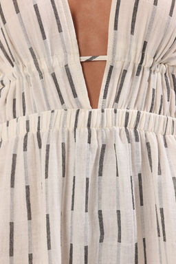 Trendyolmilla Siyah Cizgi Desenli Maxi Dokuma Plaj Elbise TBESS25EL00108
