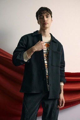 Стеганая куртка-рубашка стандартного кроя с длинными рукавами