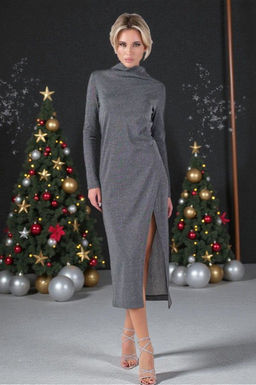 Платье трикотажное миди с разрезом по ноге темно-серебристое новый год