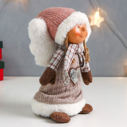 Интерьерная кукла текстильная Ангелочек Марфуша в бежевом вязаном платье с сердечком, 35?15?11 см - Simaland фото 2