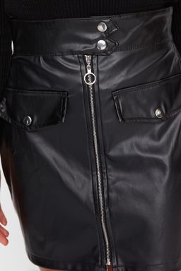 TRENDYOLMILLA Siyah Kemer Fermuar Detayl? Suni Deri Mini Dokuma Etek TWOAW21ET0065  фото 3