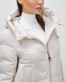 Куртка зимняя женская классическая с капюшоном бежевого цвета 7671B - Visdeer фото 6