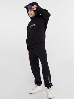 Брюки для мальчиков черные с принтом