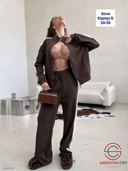 Спортивный женский костюм