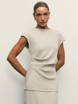 Топ со спущенным плечом и сборками / Zarina