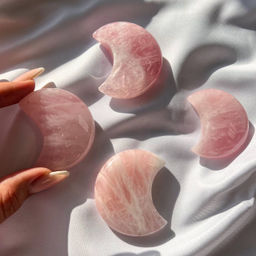 Месяц из Розового кварца