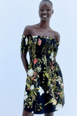 Vestido off-the-shoulder con cuerpo nido de abeja