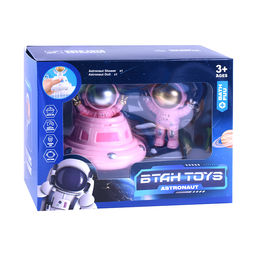 Космонавт в спускаемом на воду шаттле, в коробке