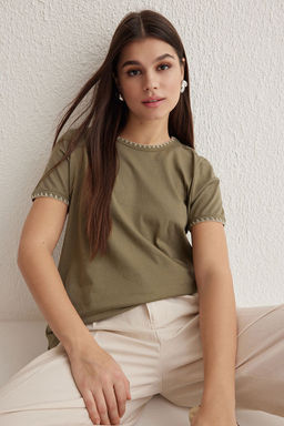 Haki %100 Pamuk Kontrast Dikis Detayl? Basic Bisiklet Yaka Orme T-Shirt TWOSS19AD0085