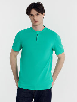 Поло мужское в изумрудно-зеленом цвете