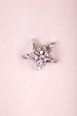 CONTE Джемпер с мерцающим блеском и брошью 837 pink - Conte elegant фото 4
