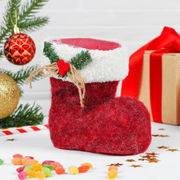 Конфетница «Сапожок», с веточкой, на завязке, вместимость 400 г, красная