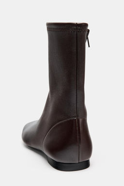 LIMITED EDITION FLAT LEATHER ANKLE BOOTS - Zara фото 7