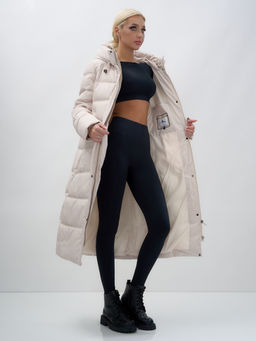 Пальто утепленное стеганное зимнее с капюшоном женское бежевого цвета 9627B - Mtforce фото 15