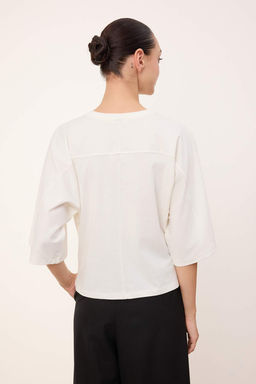 Wardrobe Essentials-Ekru Genis Kal?p Yarasa Kol %100 Pamuk Orme T-Shirt TWOSS26TS00047