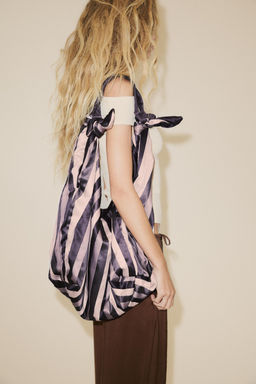 KNOTTED SATIN-EFFECT MAXI BUCKET BAG - Zara фото 2
