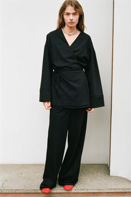 STRAIGHT-LEG TROUSERS WITH SIDE PIPING