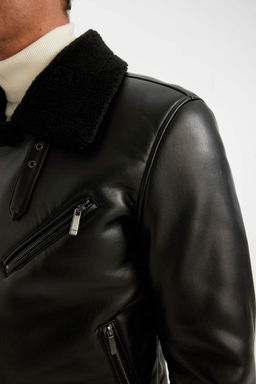 Водоотталкивающая приталенная куртка из искусственной кожи приталенного кроя на подкладке с карманами на молнии - Defacto фото 9