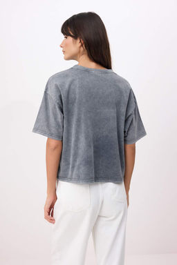 Antrasit Oversize/Genis Kal?p Eskitme/Soluk Efektli Tok %100 Pamuk Orme T-Shirt TWOSS26TS00088 - Trendyolmilla фото 4