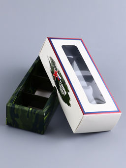 Коробка с обечайкой для 3 конфет, с окном «23 Февраля», 13×5×3.3 см
