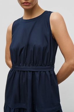 Платье с бантом на спине