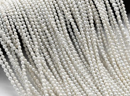 Бусины из жемчуга шарик 4мм белый, 40см, 98 бусин Радуга камня