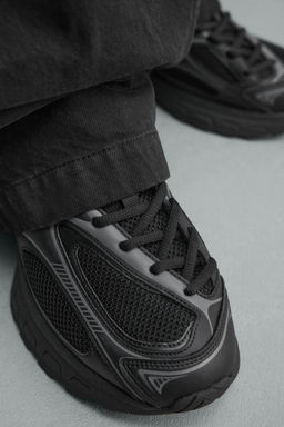 ZAPATILLA SUELA VOLUMEN / Negro