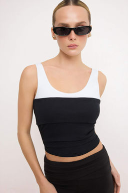 Siyah Renk Bloklu Fitted/Vucuda Oturan Havuz Yaka Kolsuz Fitilli Esnek Orme Bluz TWOSS26BZ00007