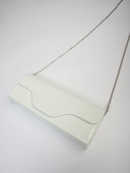 Сумка-клатч женская вечерняя на магните, на длинной цепочке, лаковая, однотонная, белая