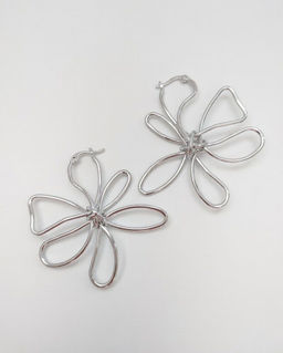 Стильные серьги