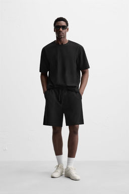 TEXTURED JOGGER BERMUDA SHORTS