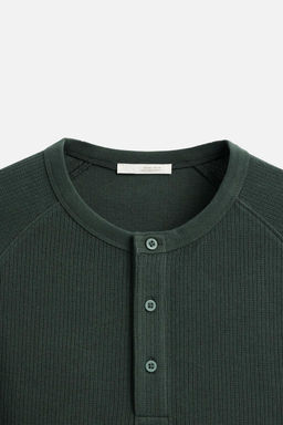 T-SHIRT WITH BUTTONED NECK - Zara фото 9