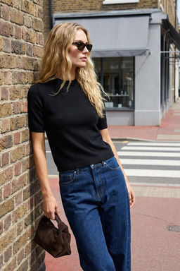 Siyah Merserize Gorunumlu Crop Premium Iplik/Ozel Iplik Basic Triko Bluz TWOAW24BZ00015