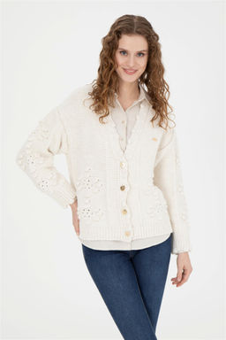 Женский трикотажный кардиган с камнями