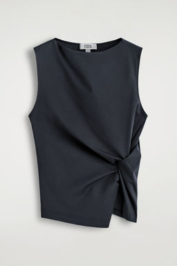 TOP CON DETALLE DE NUDO