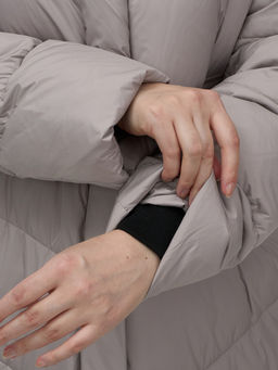 Пальто зимнее утепленное с капюшоном женское серого цвета 7623Sr - Visdeer фото 13