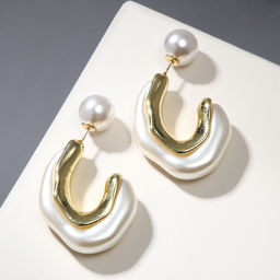 Серьги с жемчугом Течение бусина, цвет белый в золоте